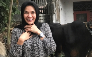 Nikita Mirzani Unggah Foto Pria Mengintip di Kamar Mandi,  Warganet Geger