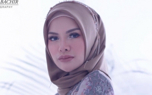 Usai Pamer Foto Mantan Kekasih Bule, Nikita Mirzani Tak Menolak Jika Diminta Balikan