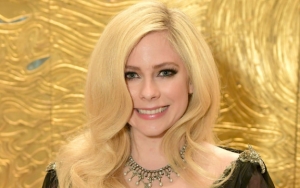 Akhirnya Bagikan Teaser Album Baru, Cantiknya Avril Lavigne Dandan 'Jadul'