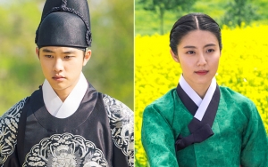 Manisnya D.O. EXO Tatap Mesra Nam Ji Hyun di Poster 'Hundred Days Husband'