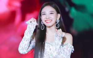 Asyik Makan Hot Dog Saat Syuting 'ISAC 2018', Nayeon Twice Dipuji Imut Banget