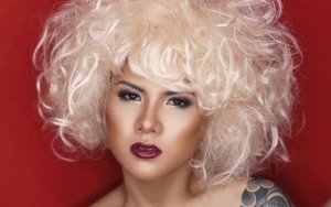 Cantik Sensual dengan Rambut 'Kribo' Berantakan, DJ Evelin Bagai Model Kelas Atas