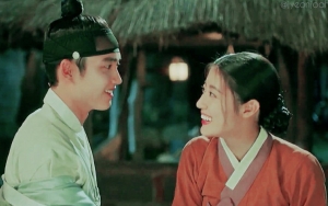 Ekspresi Bertolak Belakang D.O. dan Nam Ji Hyun di Poster Karakter 'Hundred Days Husband'