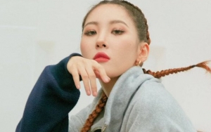 Umbar Tubuh Seksi di Pemotretan, Sunmi Tuai Tudingan Oplas Hingga Feminis Abal-Abal
