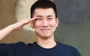 Tebar Senyum Ceria, Simak Foto-Foto Terbaru Eunkwang BTOB di Kamp Militer