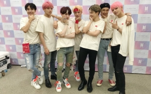 Fans Habiskan Sepanjang Malam di Luar Lokasi Konser Demi Beli Merchandise BTS