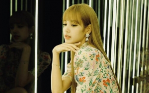 Lisa Black Pink Nikmati Marshmallow Panggang, Netizen Ikut Lapar
