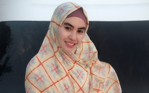 Unggah Foto Bergandengan Tangan Pakai Hashtag Halal, Kartika Putri Sudah Menikah di Mekah?