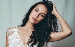 Mesra Bareng Pria Bule Ini, Sophia Latjuba Punya Pacar Baru?