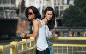 Bagikan Foto Resepsi Pernikahan, Suami Kimbely Ryder Romantis Tulis Kalimat Ini