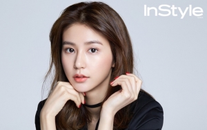 Tampil Seksi Pamer Belahan Dada di Bandara, Vivian Sepupu Yuri SNSD Banjir Nyinyiran