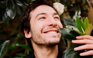 Gara-Gara Hal Ini, Ezra Miller Mengaku Kecewa Main di 'Fantastic Beasts 2'