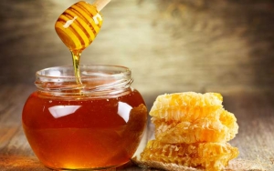 8 Manfaat Alami Madu Ternyata Berguna untuk Atasi Masalah-Masalah Rambut Ini