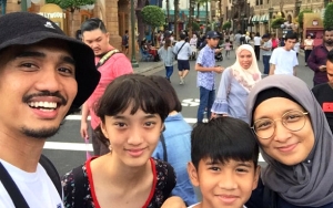Putri Sulung Unggah Foto Liburan Keluarga, Wajah Awet Muda Istri Duta SO7 Bikin Netter Gemas