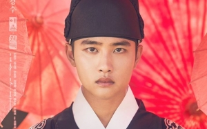 'Hundred Days Husband' Rilis Foto D.O. EXO Sebagai Putra Mahkota dan Rakyat Jelata