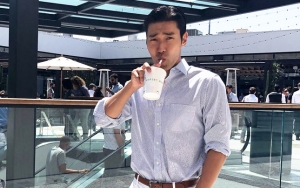 Tiba di Indonesia Berpenampilan Rapi, Tingkah Siwon Jadi Sorotan