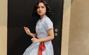 Tampil Cantik dengan Rambut Gaya Keriting, Rachel Amanda Akhirnya Wisuda