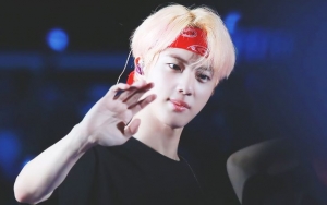 Bukan Hukuman, Ternyata Ini Alasan Jin BTS Dandan Ala Penyanyi Dangdut di 'Music Bank'