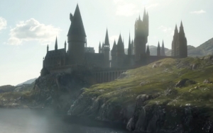 Warner Bros Bagikan Sneak Peek 'Fantastic Beasts 2', Ajak Penggemar Kembali ke Hogwarts