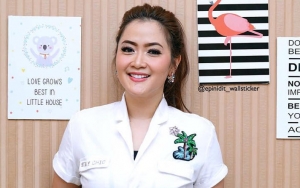 Hadiri Pesta Pernikahan Anak Sang Asisten, Vega Darwanti Banjir Pujian