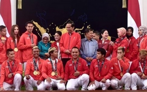 Tepati Janji, Presiden Jokowi Langsung Bagi Rp 1,5 Miliar ke Atlet Asian Games