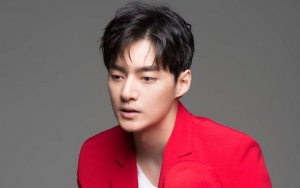 Lama Menghilang, Kim Joon Muncul dan Perkenalkan Putrinya