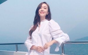 Usung Gaya Ini Saat Berangkat ke LA, Jessica Jung Dibilang Tak Punya Selera Busana