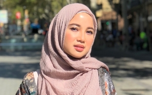 Penutupan Asian Games 2018 Diguyur Hujan, Chacha Frederica Rela Pakai Kantong Plastik