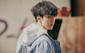 Bak Pemotretan, Siap-Siap Terpesona Gantengnya Sehun Naik Motor di 'Dokgo Rewind'