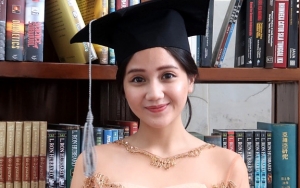 Unggah Foto Wisuda, Penampilan Awet Muda Jessica Anastasya 'Si Eneng' Curi Perhatian