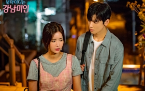 Manis Banget, Cha Eunwoo Betulkan Rambut Lim Soo Hyang di BTS 'Gangnam Beauty'