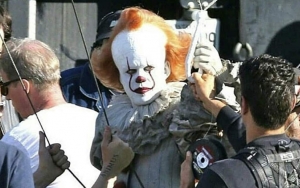 Makin Menakutkan, Inilah Tampilan Bill Skarsgard sebagai Pennywise di 'It: Chapter 2'