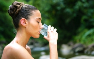 8 Waktu yang Tepat untuk Minum Air Putih, Sebelum Tidur Justru Jadi Larangan
