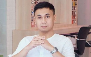Pamer Foto OOTD, Lengan Berotot Raditya Dika Malah Dicurigai Editan