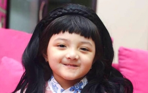 Ketemu Ibu Hamil di Bandara, Manisnya Arsy Putri Anang-Ashanty Lakukan Ini