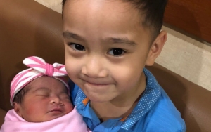 Tatapan Rafathar Putra Raffi Ahmad ke Bayi Marsha Tengker, Netter Sebut 'Kode' Ingin Punya Adik
