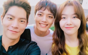 Narsis di Sela Syuting Drama Baru, Hong Jong Hyun Selfie Seru Bareng Minah dan Yeo Jin Goo