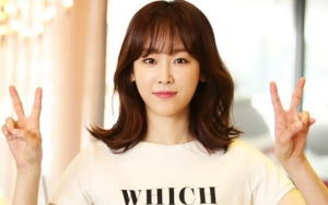 Seo Hyun Jin Pamer Punggung Mulus Lewat Gaun Seksi di Poster 'The Beauty Inside'