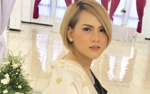 Lakukan Pemotretan Pakai Busana Muslim, Cantiknya Evelyn Mantan Aming Bikin Netter Pangling