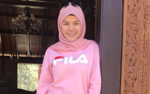Nikita Mirzani Pamer Foto Bareng Pria Mirip Ammar Zoni di Gunung Bromo, Pacar Baru?