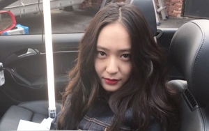 Krystal Pamer Gaya Kece Naik Motor Syuting 'Player', Netter Komentar Kocak