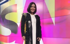 Berhijab dan Bikin Pangling, Denada Tuai Pujian Warganet