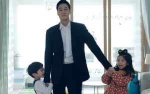 Lucunya So Ji Sub Main Petak Umpet Bareng Anak-Anak Jung In Sun di Teaser 'Terius Behind Me'