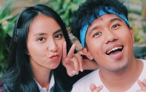 Gandeng Selebgram Cantik Ini, Joshua Suherman Pamer Kekasih Baru?