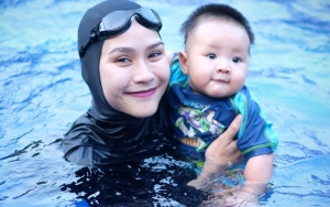 Berusia 5 Bulan, Pipi 'Tumpah' Putra Bungsu Zaskia Adya Mecca Kembali Curi Perhatian Netter