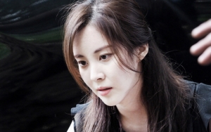 Bukan Kim Jung Hyun, Seohyun Justru Tangisi Kim Jun Han di Foto Adegan 'Time'