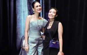 Ditanya Soal Kabar Luna Maya Putus dengan Reino Barack, Ayu Dewi Masih Irit Bicara