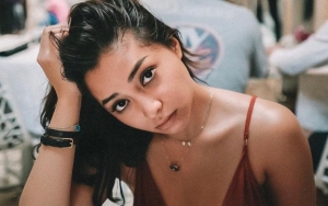 Nikita Willy Kembali Pamer Foto Liburan, Netter Salfok Cincin di Jari Manisnya