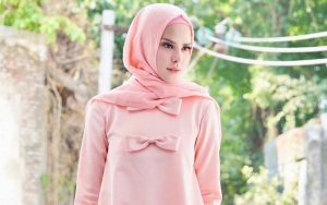Tampil Riasan Merah Merona, Angel Lelga Punya Patokan dalam Hidup