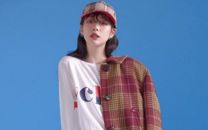 Usai Hadiri Acara Brand Kosmetik di New York, Sulli Jadi Model Iklan Pakaian